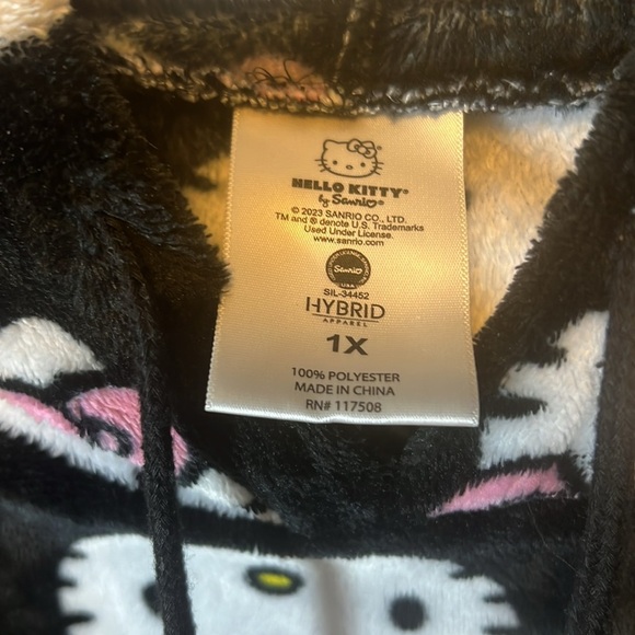 Hello Kitty Black and Pink Puffer Jacket - Picture 2 of 3